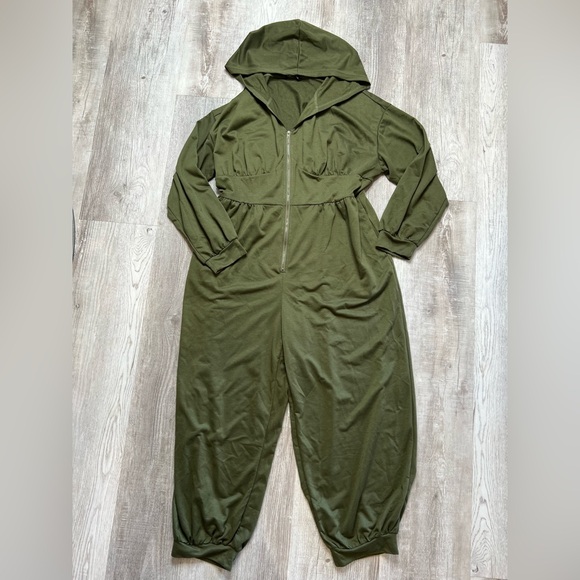 Bloomchic Jumpsuit Olive Green Women size 14/16 Hooded Zip up front long sleeve - Picture 1 of 11